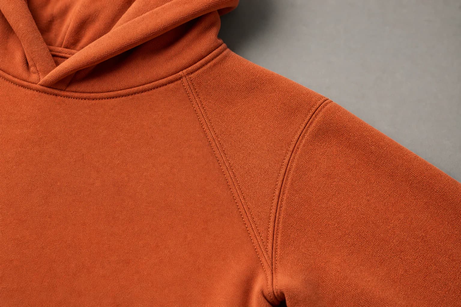 Set-in and raglan sleeve construction for pullover hoodies